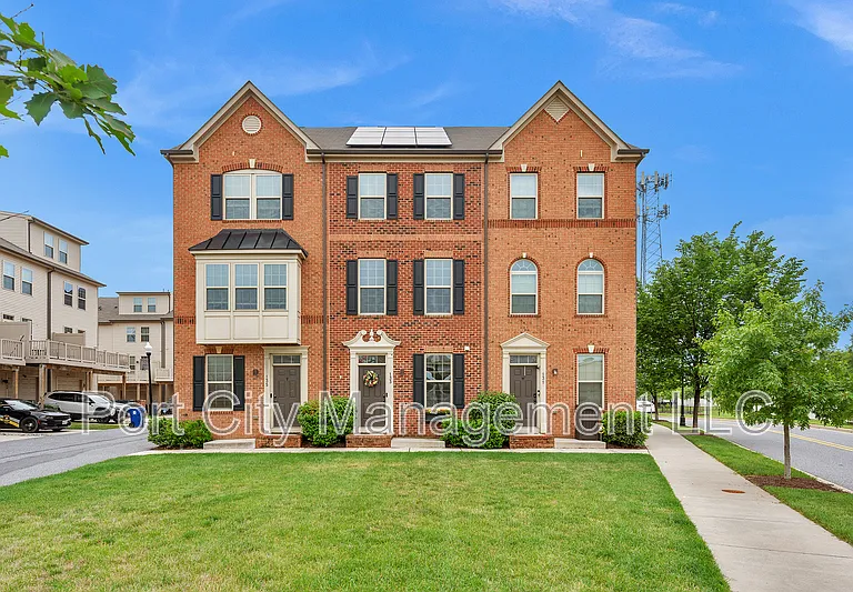 133 S Macon St — Photo 1