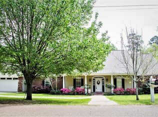 2320 Fairview Dr, Pineville, LA 71360