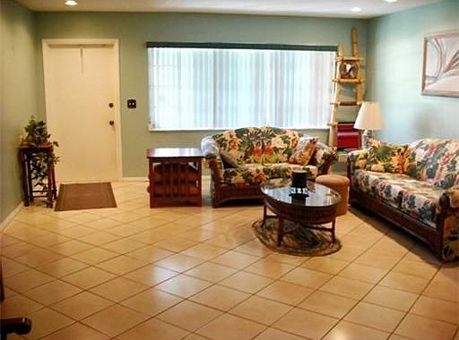 3rd image of 713 Heron Dr