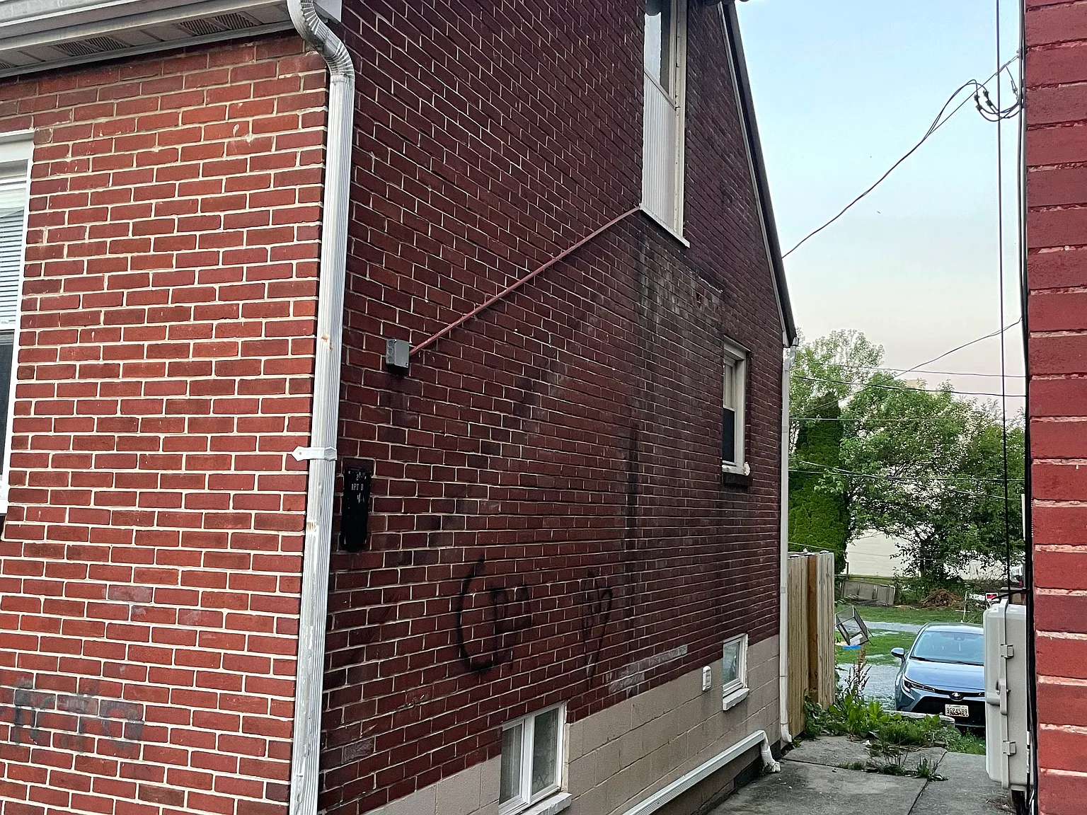 4 bed, 2300 sqft, $2,300 — Photo 3