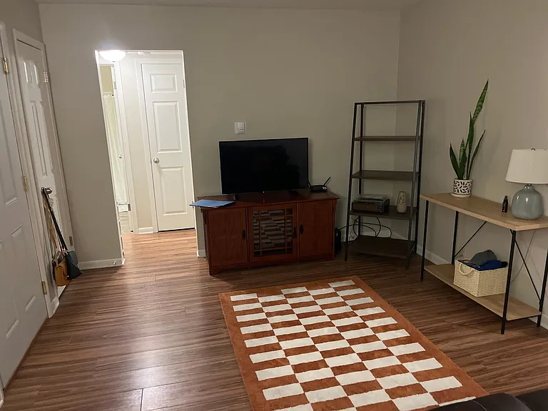 131 Wedgewood Dr #1 — Photo 3