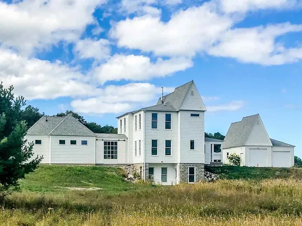 5613 Division Rd, Harbor Springs, MI 49740