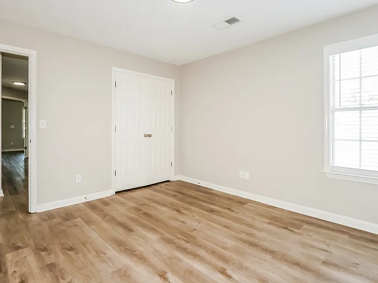 8565 Griffin Park Dr — Photo 13