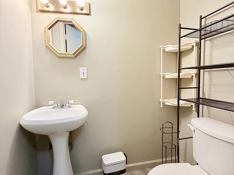 6633 Banbury Ct — Photo 7
