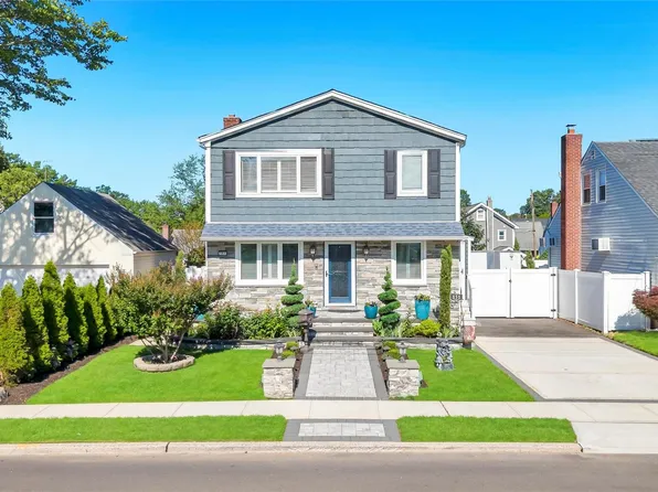 151 Poppy Avenue, Franklin Square, NY 11010