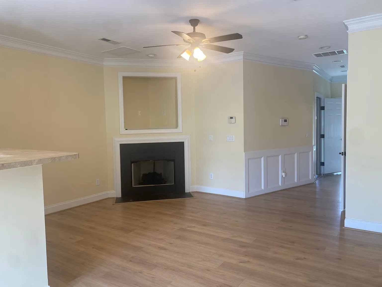 3 bed, 2.5 bath, 1448 sqft, $1,790 — Photo 3