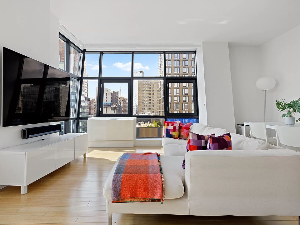 1st image of 105 Norfolk St APT 11B