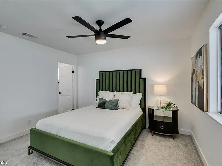 598 Jackson Dr — Photo 4