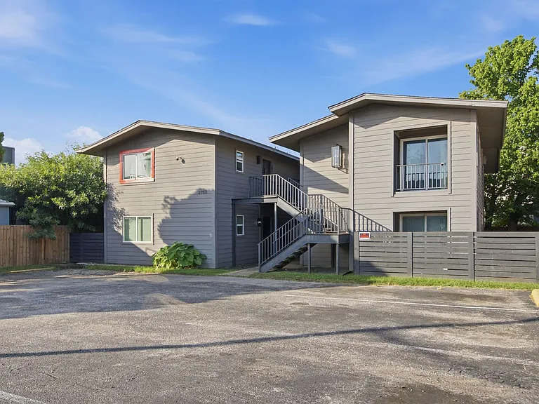 2703 Windswept Cv — Photo 23