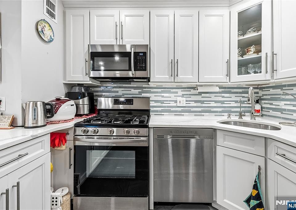 1st image of 555 North Ave APT 6N