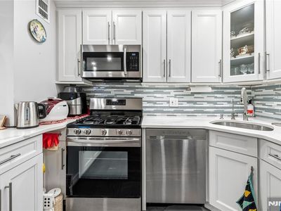 555 North Ave APT 6N, Fort Lee, NJ, 07024