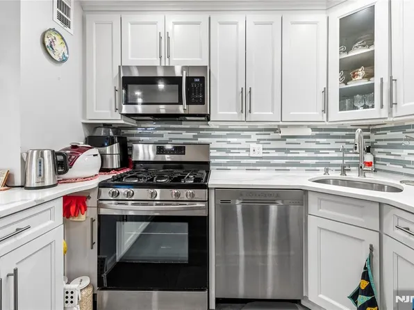 555 North Ave APT 6N, Fort Lee, NJ 07024