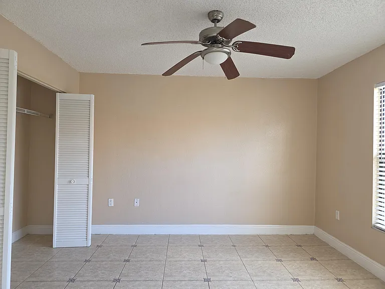 1542 Lake Crystal Dr #H — Photo 28