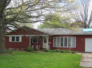 216 W Pine St, Oneida, IL 61467