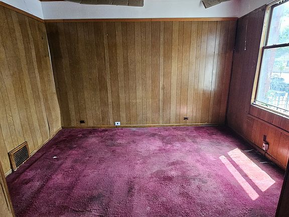 2nd image of 3950 W Montrose Ave