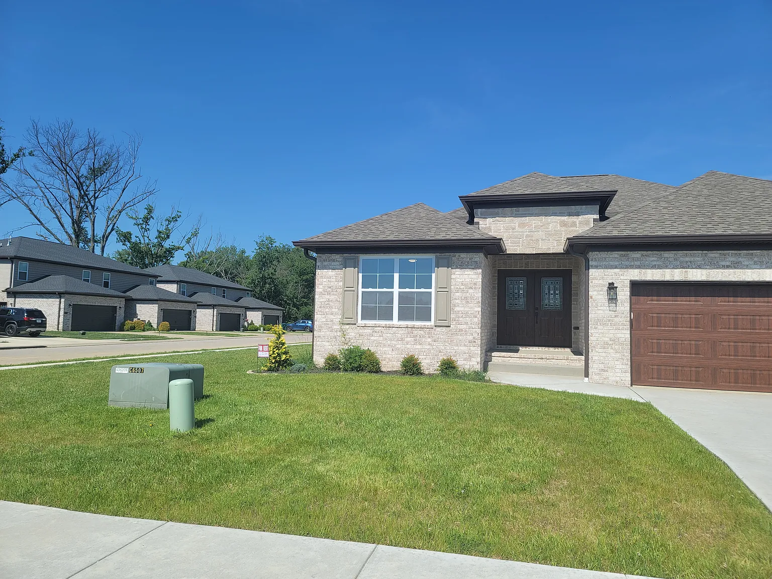 3 bed, 2.5 bath, 1760 sqft, $2,550 — Photo 2