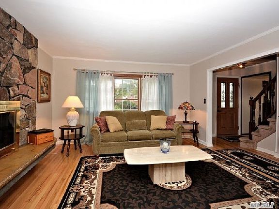 3rd image of 2 Clare Dr