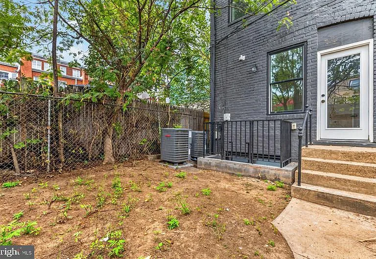 213 Seaton Pl NE #2 — Photo 33