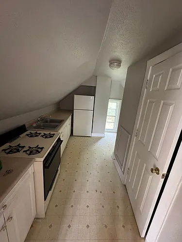 516 E 3rd St #2 Photo 1