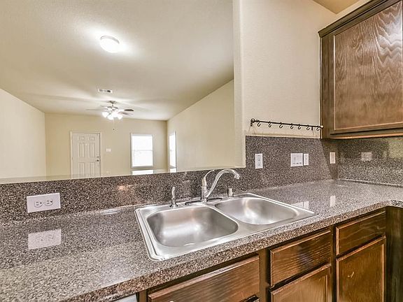5th image of 19735 Crossfalls Ln