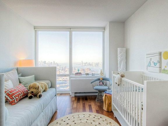 3rd image of 610 W 42nd St APT N45h