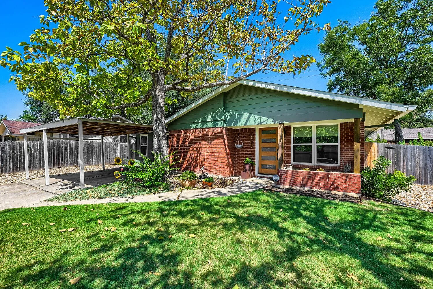 4 bed, 3.0 bath, 2340 sqft, $3,600 — Photo 1
