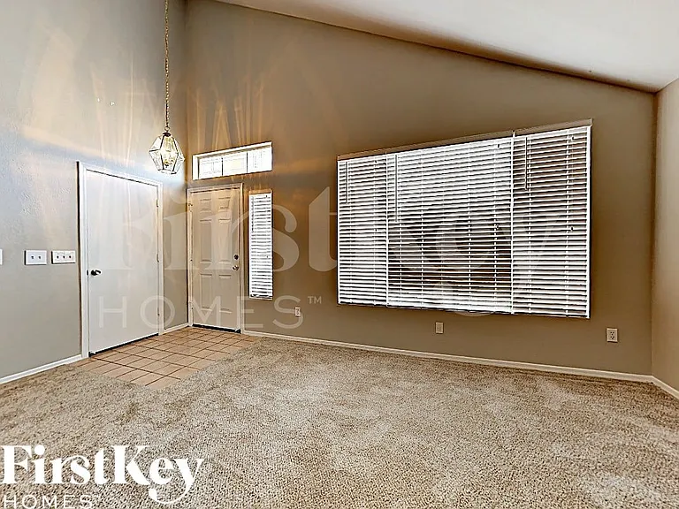 7323 E Navarro Ave — Photo 4