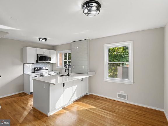 5th image of 3109 Medway St