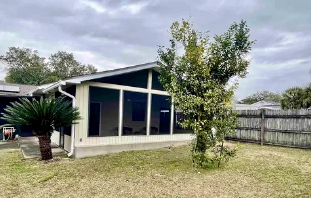 211B Seminole Trl — Photo 1