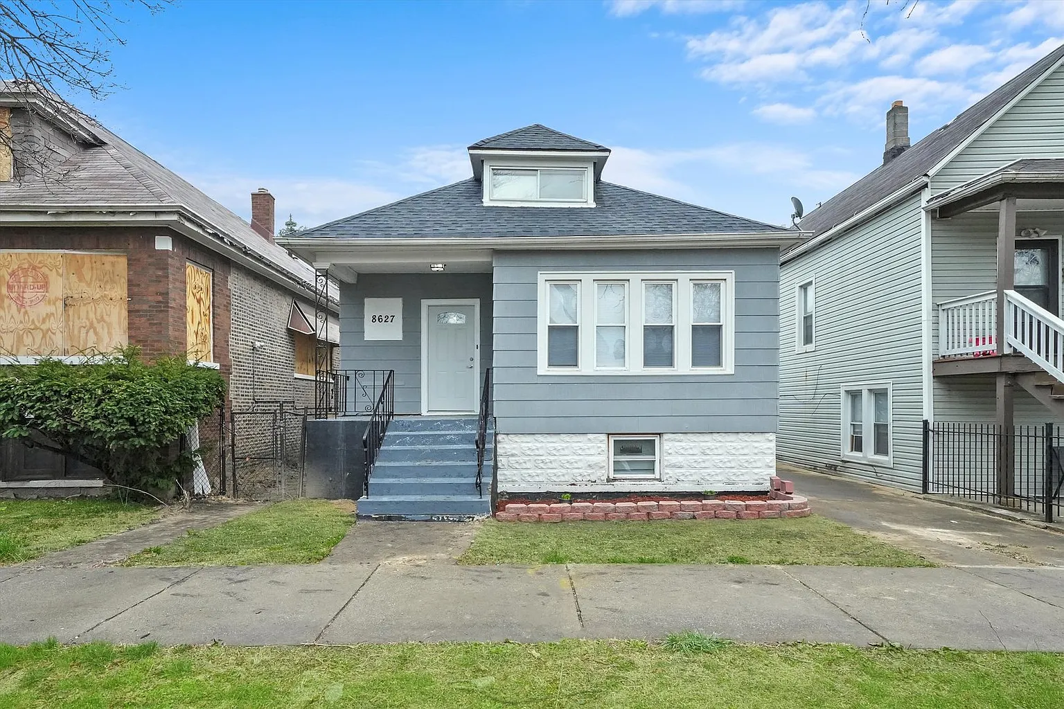 8627 S Colfax Ave photo 1