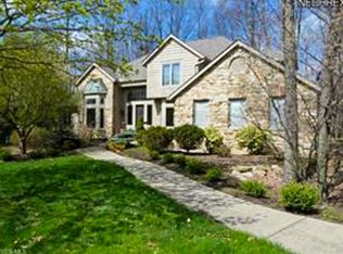 17370 Red Fox Trl, Chagrin Falls, OH 44023