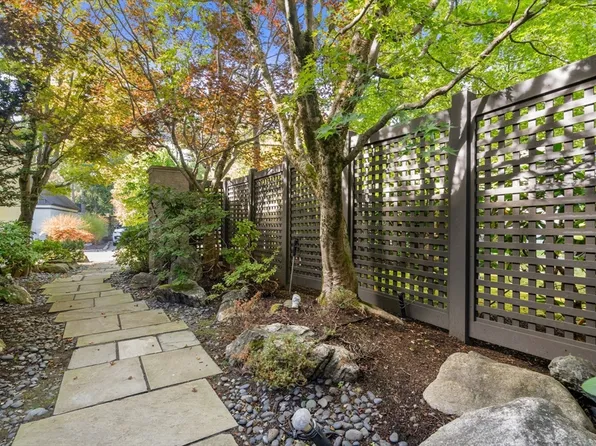 223 Nahanton St Unit 223, Newton Center, MA 02459