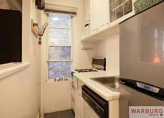 Sold by Warburg | media 9