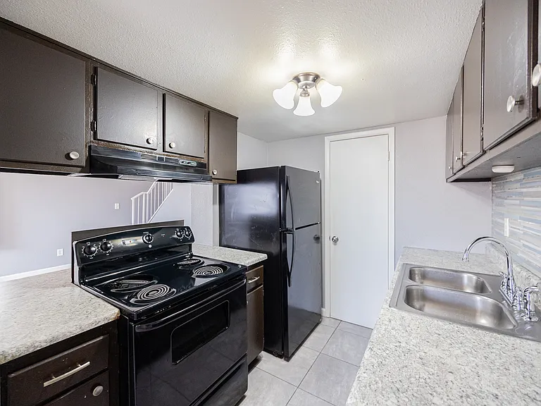 5414 W Lynwood St — Photo 10