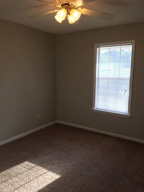 4 Bedroom in Lowndes County — Photo 3