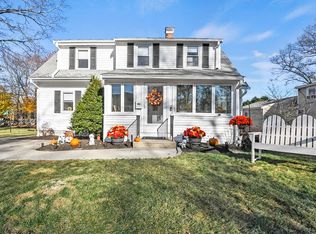 18 Davis St, Walpole, MA 02081