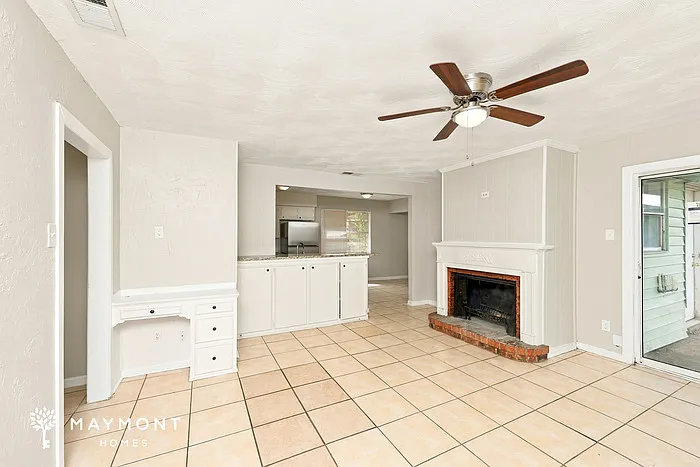 3 bed, 2.0 bath, 1421 sqft, $1,975 — Photo 4