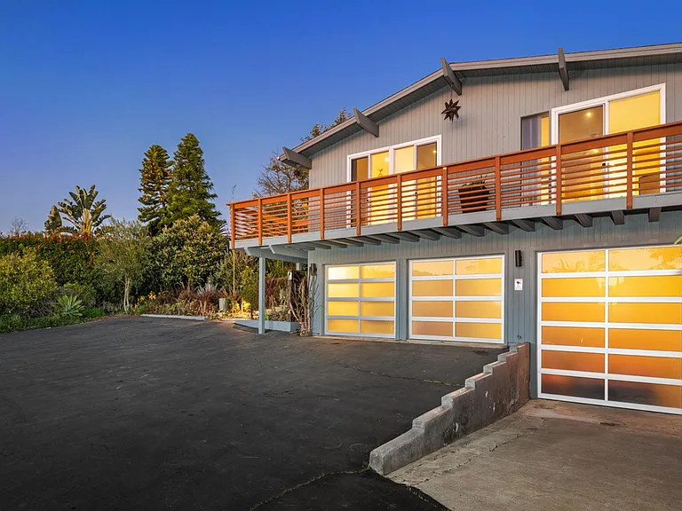 2110 Crest Dr — Photo 47