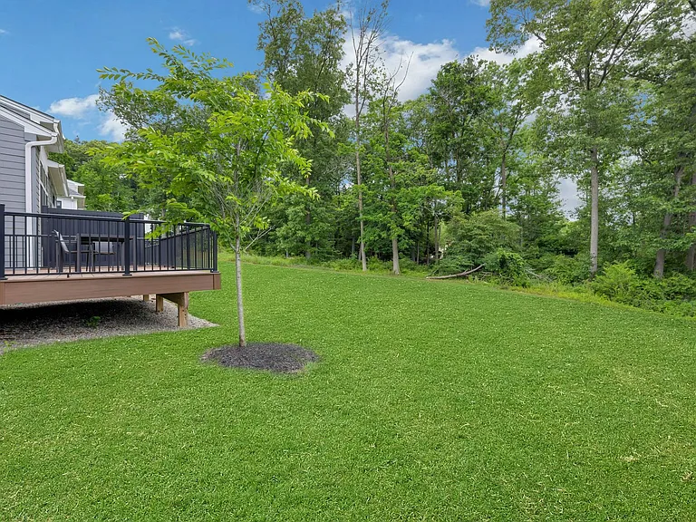 63 Samuel Way — Photo 24