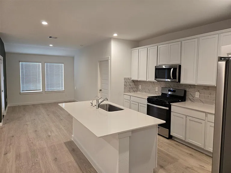 31710 Carlisle Cove Ct — Photo 2