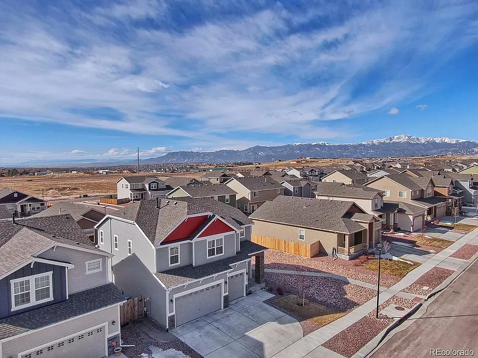 4 bed, 4395 sqft, $3,000 — Photo 2