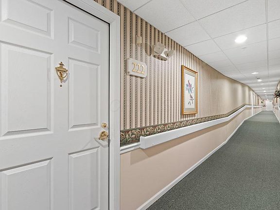 4th image of 5935 N High St #222