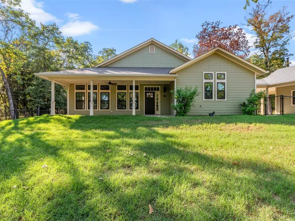120 Park Crest Dr, Mabank, TX 75156