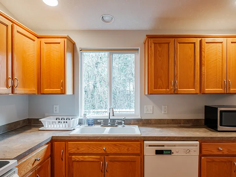 831 NW Teak Loop — Photo 12