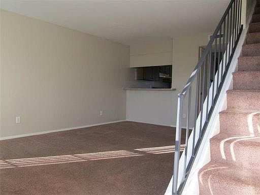 5th image of 921 NE 12th St APT 7