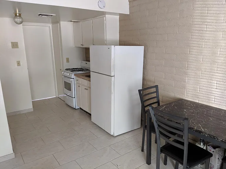 University Lee Apartments — Photo 6