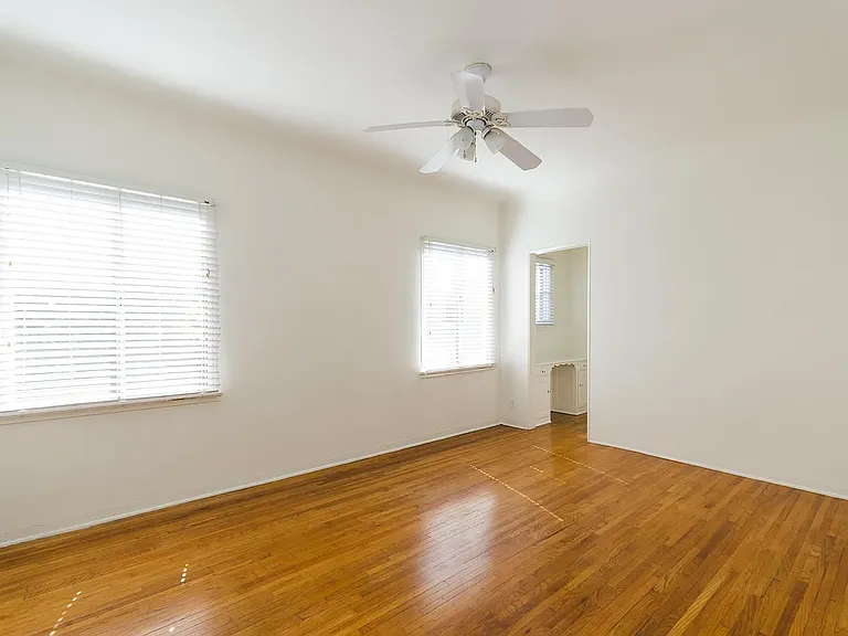 313 S Cochran Ave #313 — Photo 25