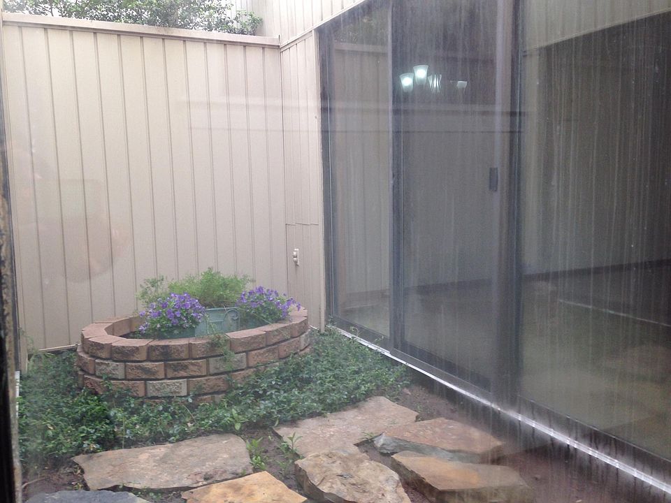 Very nice atrium with plants and lighting. Sliding glass doors from master bedroom and living area.