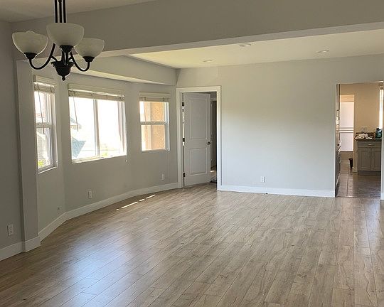 2nd image of 4629 Melbourne Ave #1/2