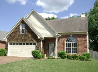 2736 Colonial Towers Dr, Cordova, TN 38016